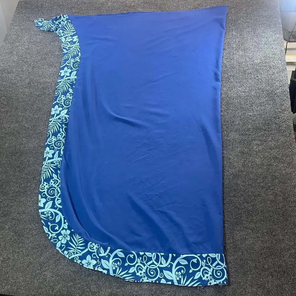 Disney Parks waist includes decorative